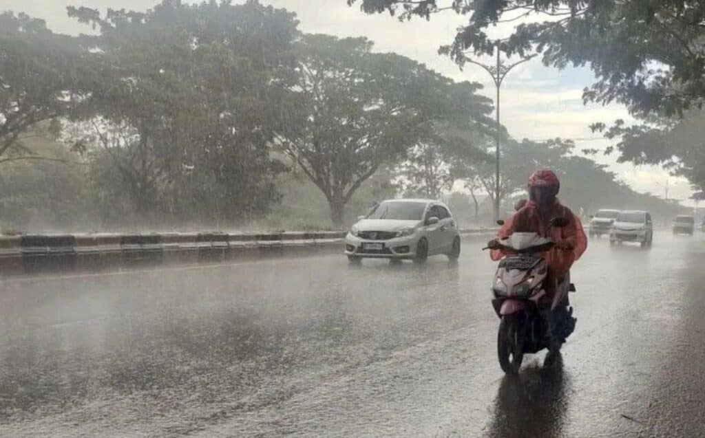 BMKG Prediksi Musim Hujan Panjang di Kalimantan Selatan Hingga Juli 2025