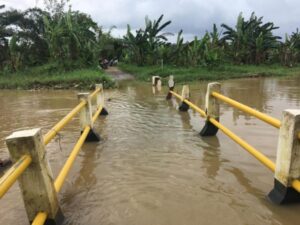 Ibu Bupati Pandeglang, Bangunkan Kami Jembatan Yang Baik, Kalau Hujan Biar Kami Bisa Tetap Sekolah