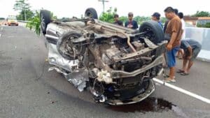 Dipicu Mengantuk, Kecelakaan di Tol Mojokerto-Jombang Separah ini Pengemudi Selamat