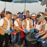 Aksi bersih sampah laut di Pantai Kuta (KIS/NICKO)