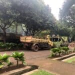 Truk-truk disiapkan untuk mengangkut sampah di Buperta Ragunan, Jakarta Selatan, pada Senin (27/1/2025). (Aris MP)