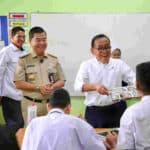 Pj Gubernur Jakarta Teguh Setyabudi meninjau pelaksanaan program Makan Bergizi Gratis (MBG) di Sekolah Luar Biasa (SLB) Cahaya, Kelapa Gading Permai, (Humas Pemprov)