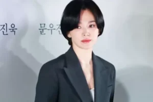 Gaya Rambut Mangkok Song Hye Kyo Jadi Tren di 2025, Tapi Salon di Korea Berikan Peringatan  
