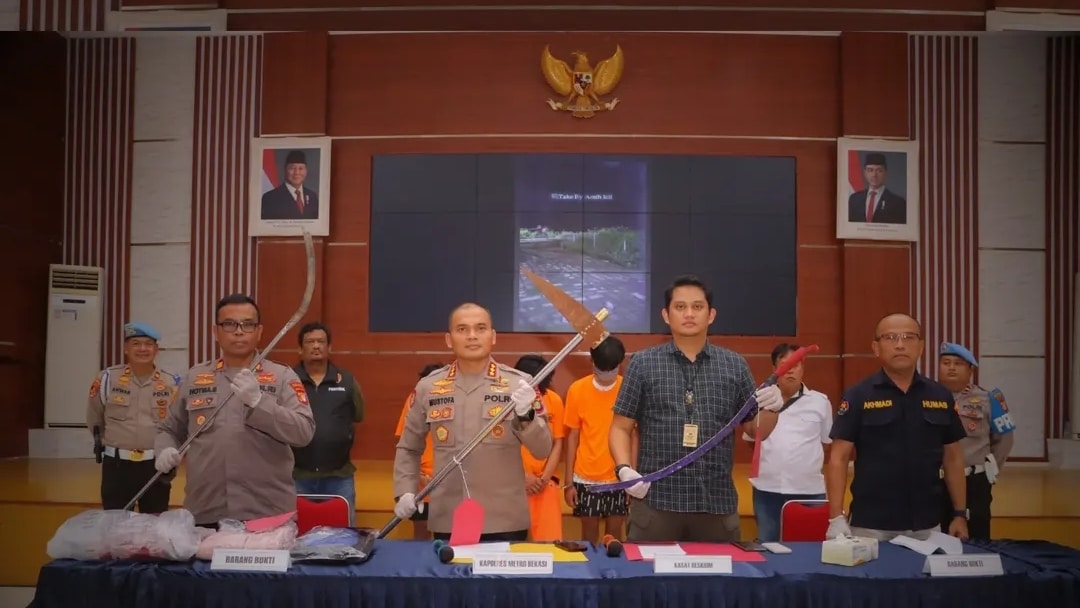 Polres Metro Bekasi saat menggelar pers rilis kasus tawuran maut yang menewaskan seorang pemuda berinisial MA. (Joy Andre)