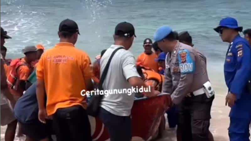 terseret ombak gunung kidul