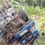 Truk tangki terguling diduga sopir mengantuk. (Ist)