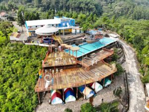 Rumah Pohon di Curug Ciherang: Petualangan Alami dengan Pemandangan Memukau di Kawasan Sentul Bogor