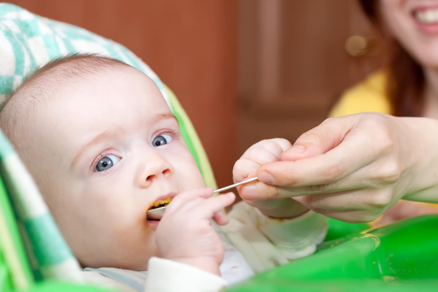 bayi makan