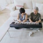 6 Zodiak yang Dikenal Tulus dan Selalu Hadir untuk Orang Terdekat