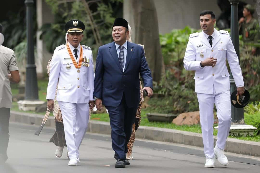 Wakil Ketua DPR RI, Dr Cucun Ahmad Syamsurijal secara khusus menyempatkan hadir pada acara Tasyakur Binni'mah pelantikan Dadang Supriatna-Ali Syakieb sebagai Bupati dan Wakil Bupati Bandung periode 2025-2030 di Gedung Moh Toha, Soreang, Kamis (21/2/2025) malam. (Ist)