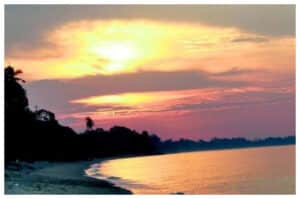Menikmati Keindahan Matahari Terbenam di Pantai Arung Dalam