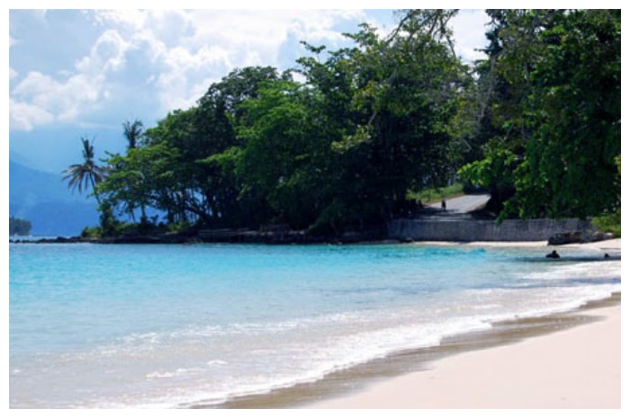 Pesona Alam Pantai Pasir Putih Manokwari: Tempat Ideal untuk Bersantai dan Menyegarkan Pikiran