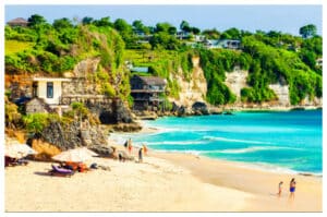 Pantai Double-Six, Destinasi Sempurna untuk Berselancar dan Bersantai