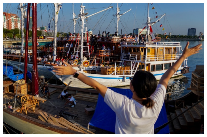 Pesona Pantai Losari Makasar: Sunset, Kuliner dan Kapal Phinisi