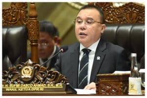 Pimpinan DPR Temui Massa BEM SI, Janji Sampaikan Tuntutan
