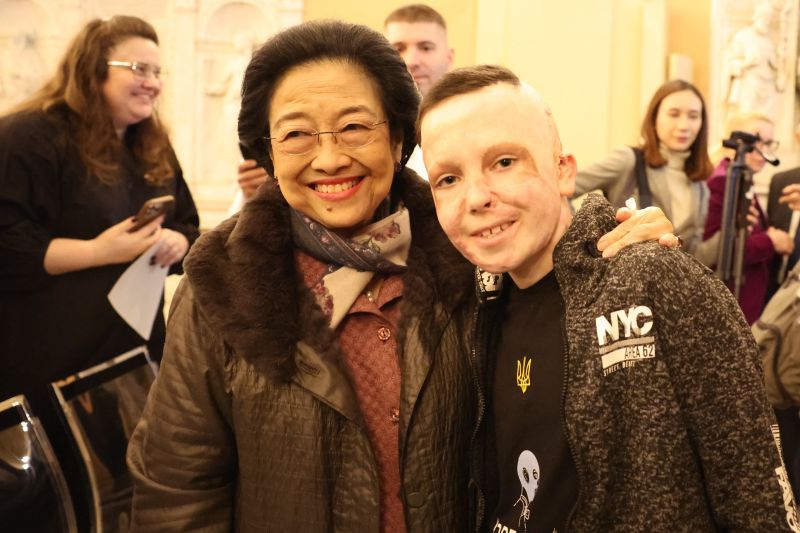 Megawati Beri Semangat ke Roman Oleksiv, Bocah Korban Perang Ukraina