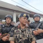 Dirjen Pengawasan Sumber Daya Kelautan dan Perikanan (PSDKP) Pung Nugroho saat ditemui di momen pembongkaran pagar laut di Desa Segarajaya, Tarumajaya, Kabupaten Bekasi, Selasa (11/2/2025). (KIS/Joy Andre)