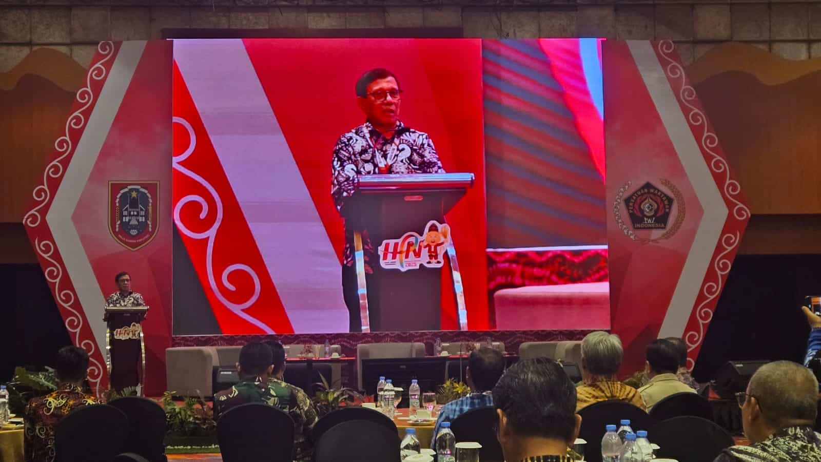 Ketum PWI Pusat Hendry Ch Bangun memberi sambutan dalam diskusi bertema Ketahanan Pangan di HPN 2025 Banjarmasin, Kalsel, Jumat (7/2/2025). (Anang Fadhilah)