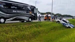 Bus Rombongan Mahasiswa Polines Tabrak Mobil Patwal Hingga Masuk Parit di Tol Ngawi