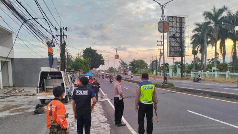 Terjerat Kabel PLN, Pemuda asal Lawang Terjungkal Hingga Meninggal di Jalan Raya