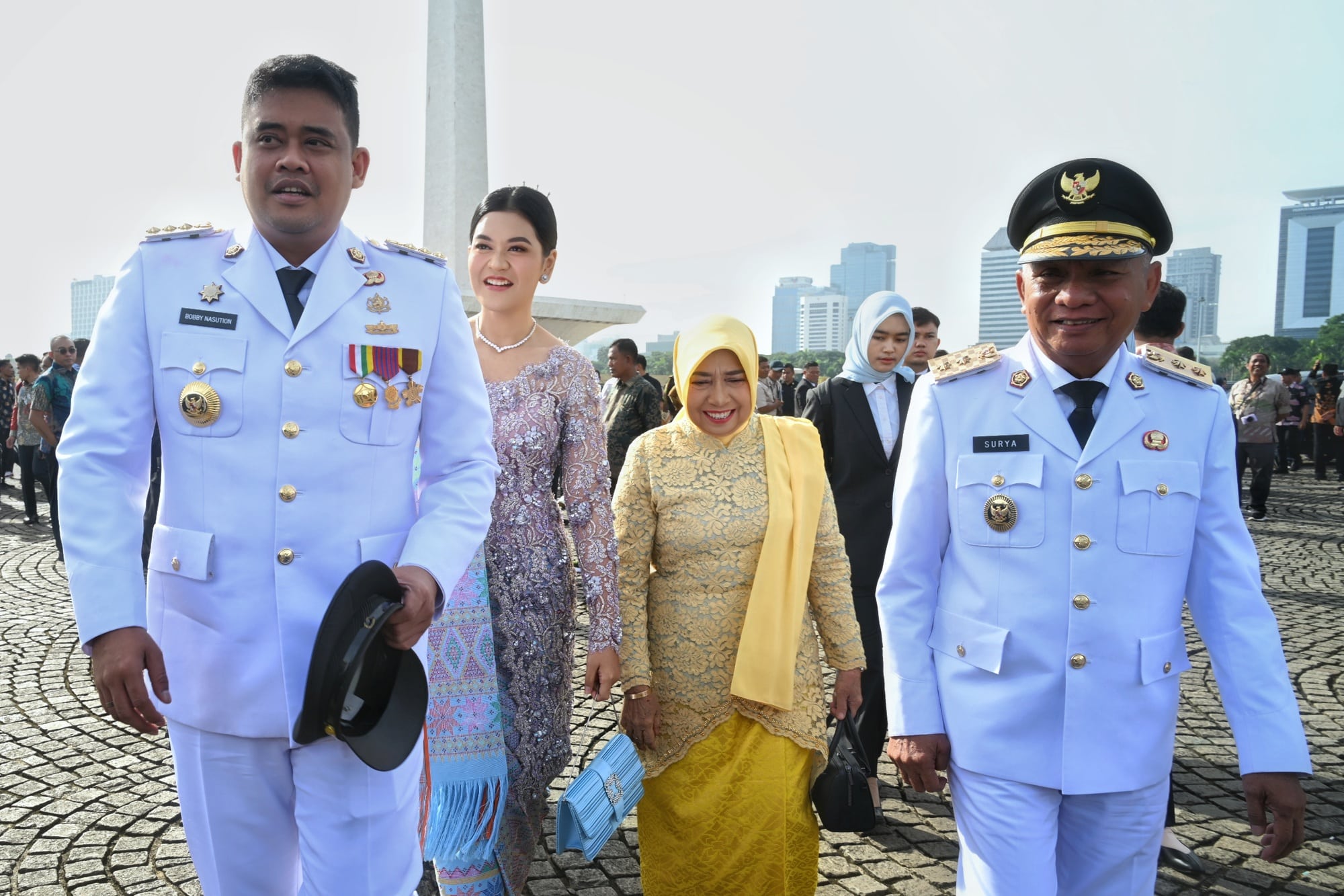 Gubernur Sumut Bobby Nasution bersama istri saat dilantik Presiden Prabowo Subianto di Istana Merdeka. (Ist)
