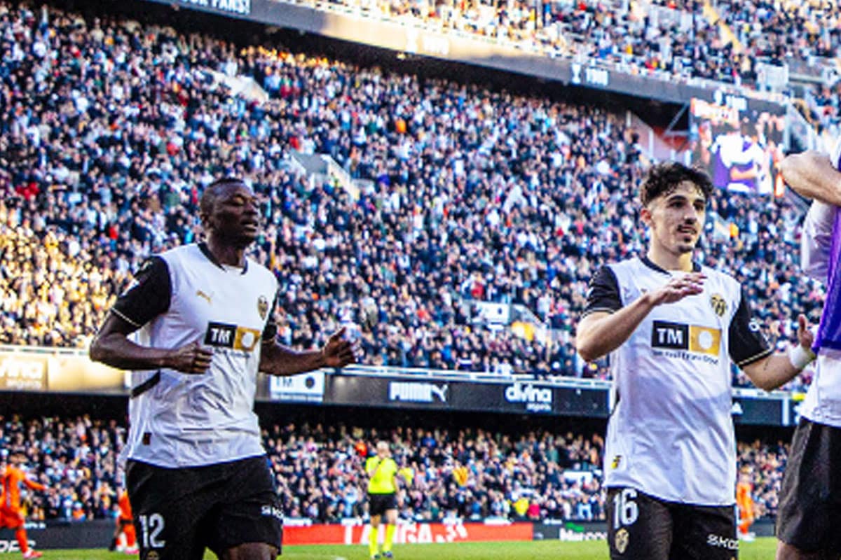 Valencia CF taklukkan Deportivo 3-2.