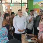 Wakil Menteri Agraria dan Tata Ruang Badan Pertanahan Nasional (Wamen ATR/BPN) Ossy Dermawan saat meninjau lokasi pelayanan cek kesehatan gratis di Puskesmas Jatimulya, Kabupaten Bekasi, Senin (10/2/2025). (KIS/Joy Andre).
