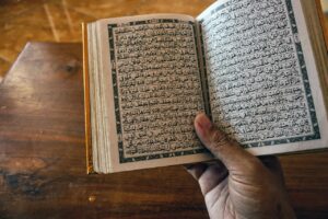 Mengamalkan Surat Al-Mulk Dapat Terbebas dari Siksa Kubur