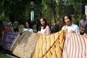 Mengenal Batik Bogor: Keindahan Motif yang Terinspirasi Alam