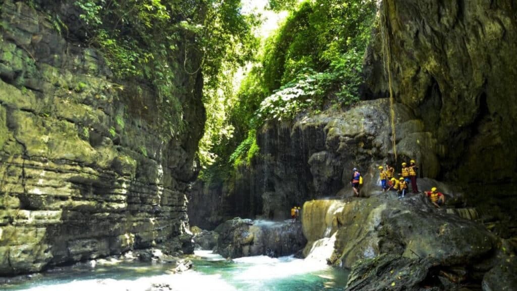 Green Canyon Gunung Bunder; Destinasi Wisata Alam di Bogor