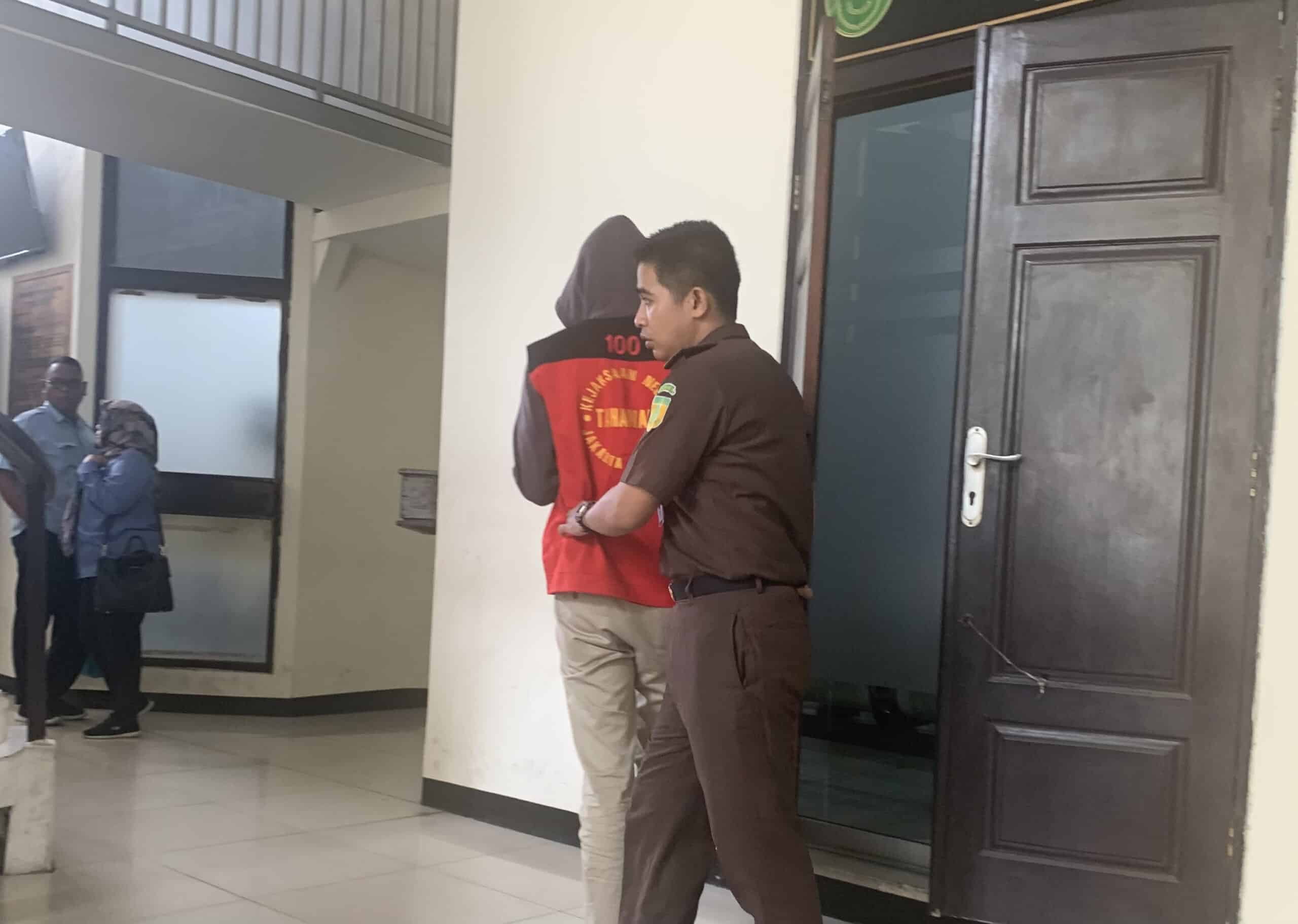 Gugatan cerai dilakukan dalam sidang tertutup di PN Jaksel. (Aris MP)