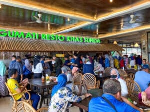 Inilah Resto Sunda Prasmanan dengan View Gunung Salak Bogor, Ada Menu Andalan Semur Jengko