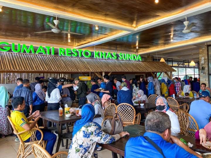 Resto Khas Sunda Gumati ramai dikunjungi pecinta kuliner. (KIS/IST)