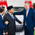 Presiden Prabowo Subianto menerima hadiah mobil listrik dari Presiden Turki Erdogan di Istana Kepresidenan Bogor. (Foto Setpres)