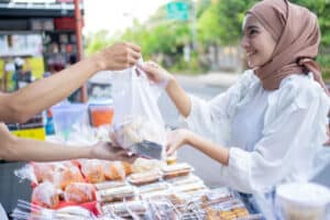 Selama Ramadan 2025, Transjakarta Sediakan Takjil untuk Berbuka