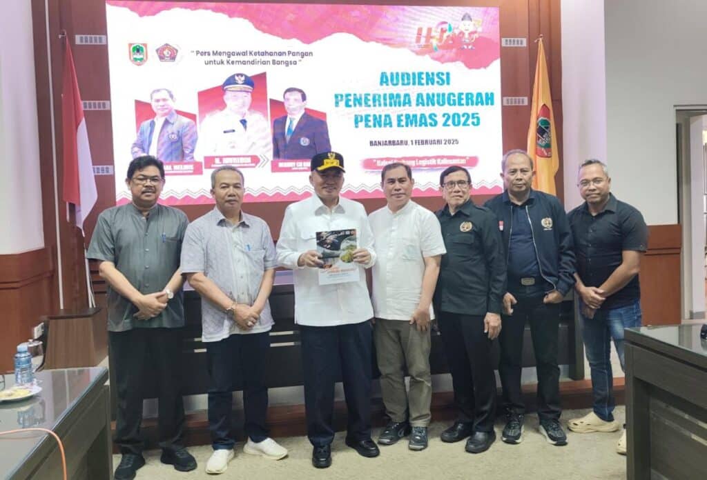 Gubernur Kalsel H Muhidin Diganjar Anugerah Pena Emas oleh PWI di HPN 2025