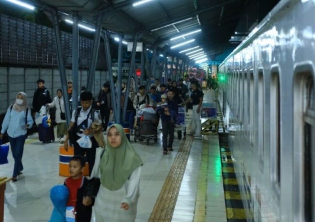 Gila! Tiket Kereta Sulit Didapat, Pemudik Sampai ‘Perang’ Online