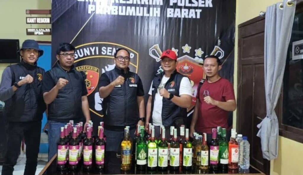 Patroli Malam Polsek Prabumulih Amankan Penjualan Miras Ilegal