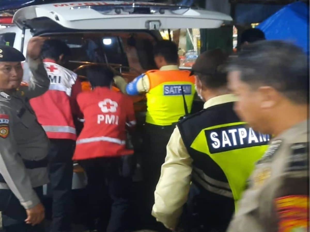 tertabrak kereta api