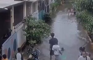 Lempar Anak Sendiri ke Jalanan yang Banjir, Pria di Cibitung Ditangkap Polisi