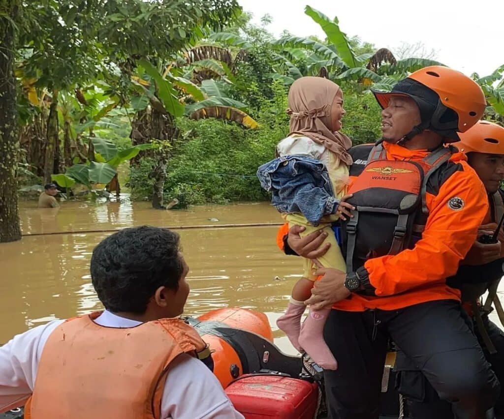Basarnas Makassar Evakuasi 184 Warga Terdampak Banjir Ekstrem di Sulawesi Selatan