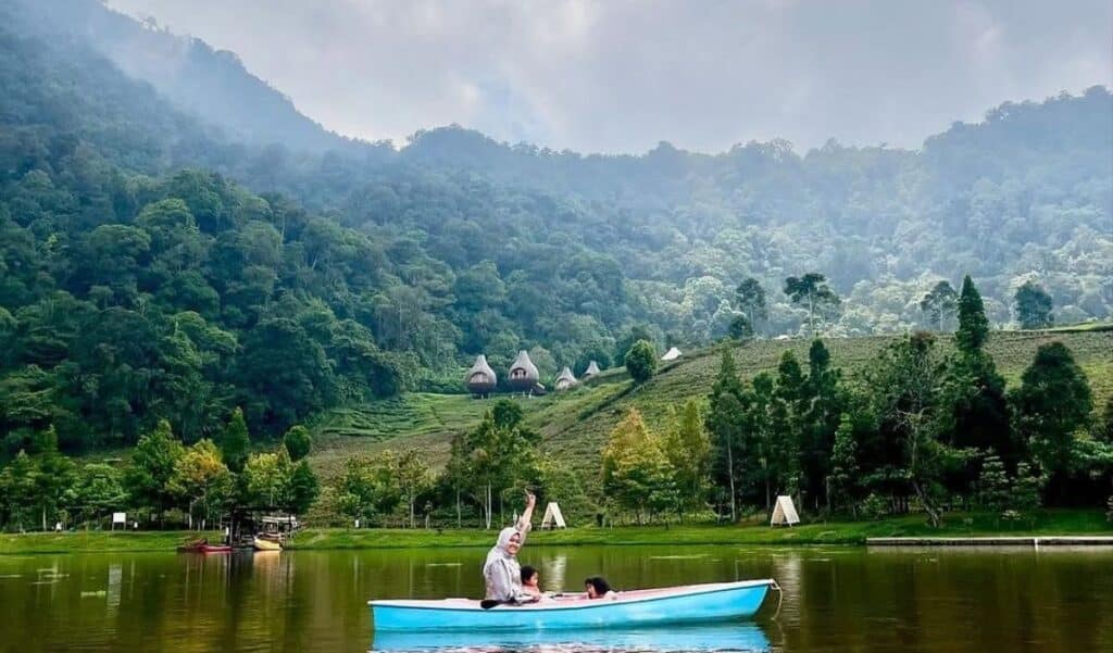 Pesona Telaga Saat Puncak Bogor : Keindahan Alam yang Memikat
