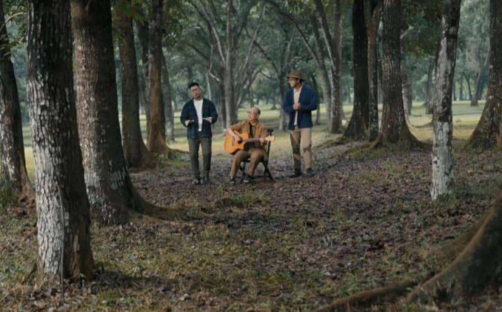 Ebiet G Ade Kembali Mengajak Penggemarnya Bernostalgia Lewat ‘Elegi Esok Pagi’