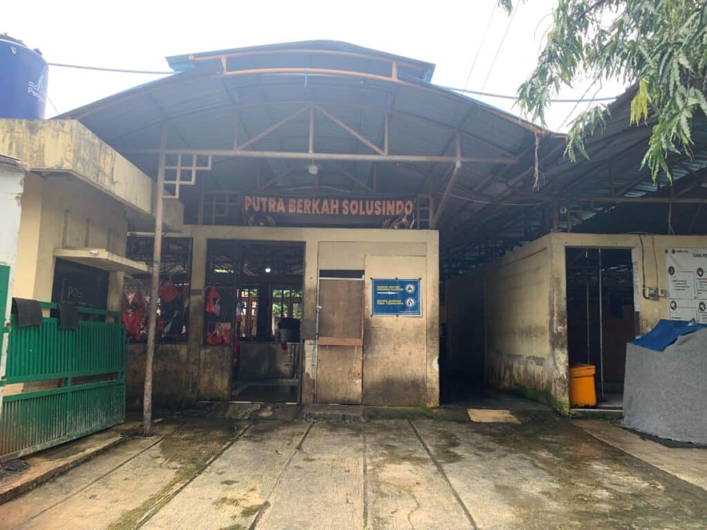 Riyan Berbisnis Ayam Potong, Ikut Jejak sang Kakak