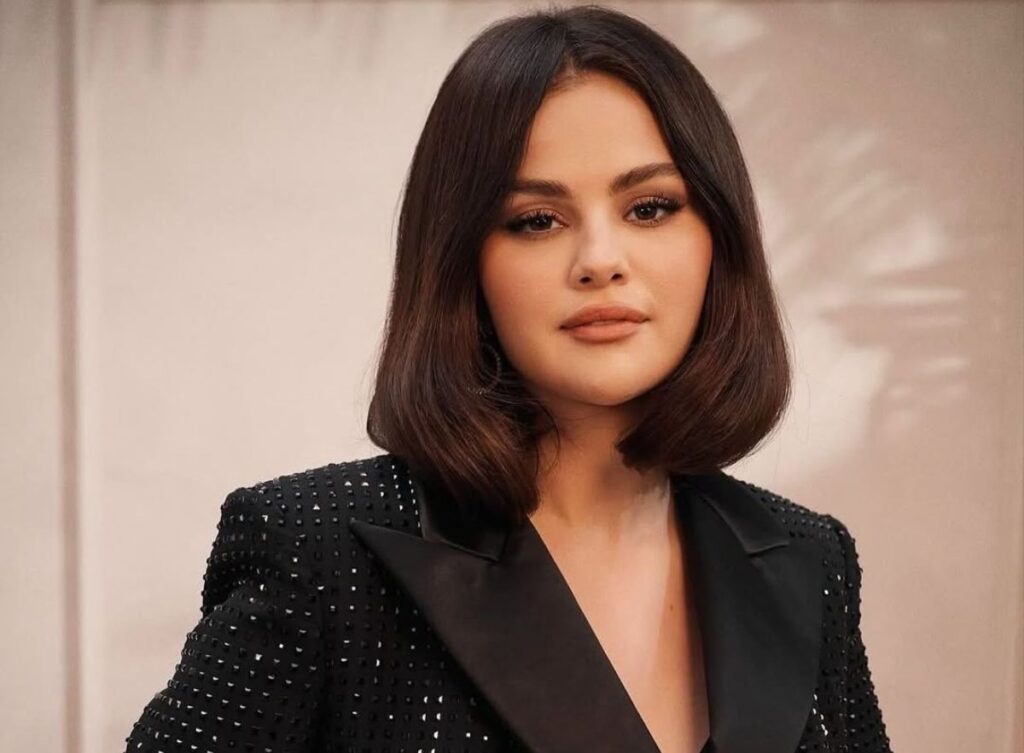 Duh, Selena Gomez Bingung dan Sulit Membaca Nama Nominasi pada Panggung BAFTA 2025