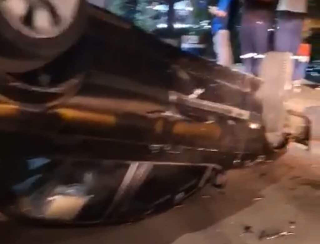 Brio Hantam Mobil BMW hingga Terbalik di Tol Jakasampurna Bekasi