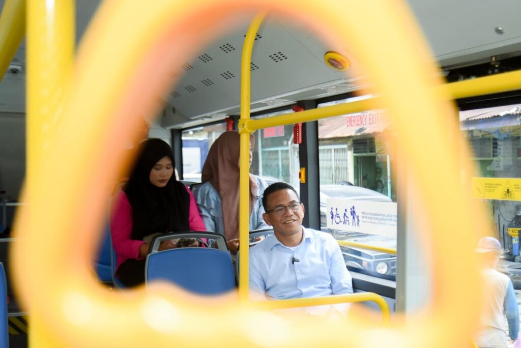 Keren, Wakil Walikota Medan Gunakan Bus Listrik untuk Sosialisasi Program One Day No Car