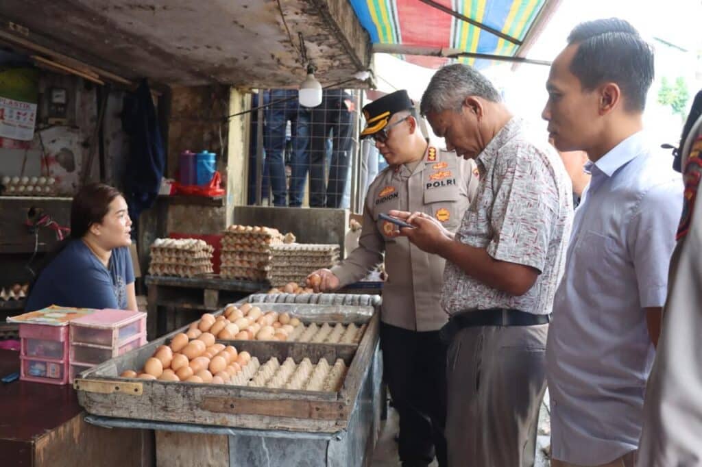 Kapolrestabes Medan Pastikan Kestabilan Harga Sembako di Pusat Pasar Menjelang Ramadan 1446 H