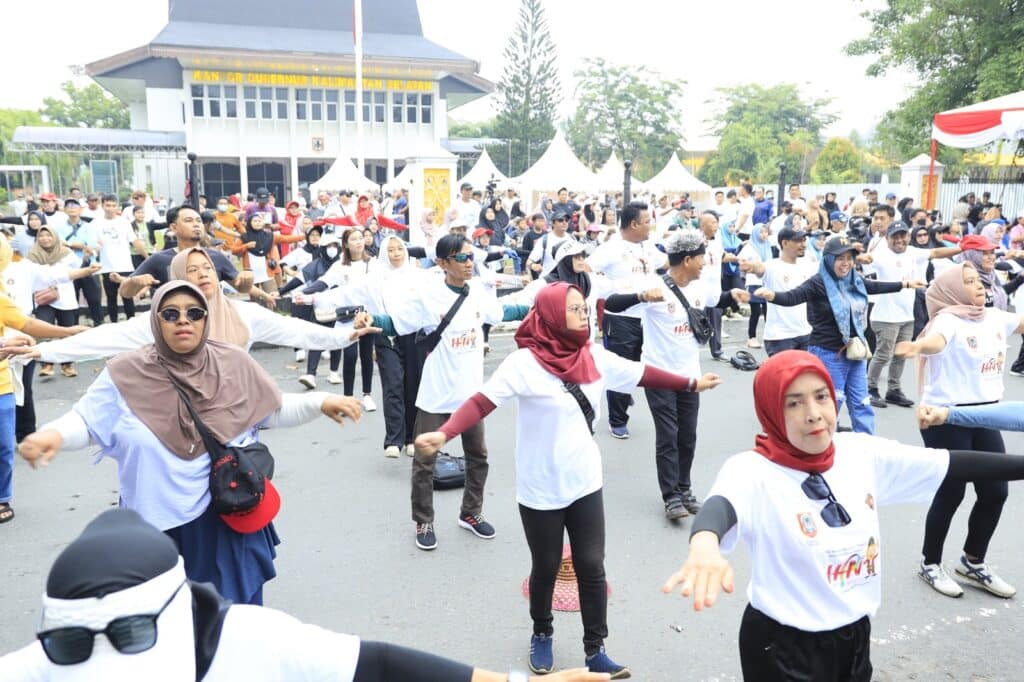 Ribuan Masyarakat Ikuti Jalan Santai dan Senam Pagi di Taman Siring 0 Km Banjarmasin