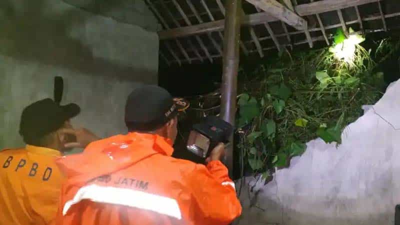 Tanah Longsor di Gandusari Blitar Terjang Rumah Milik Slamet Atim, Warga Lain Diminta Waspada!